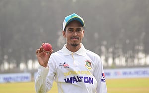 মুরাদের ৫ উইকেটের পরও বড় লিডের পথে সিলেট