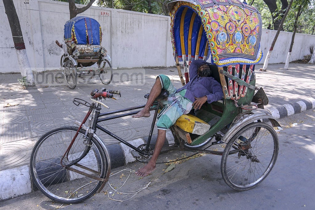 রাজশাহীতে গরমে হাঁসফাঁস