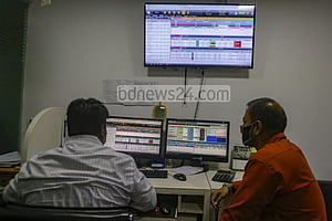 পুঁজিবাজারে ঢালাও পতনে ‘মাথা উঁচু করে দুর্বল কোম্পানি’