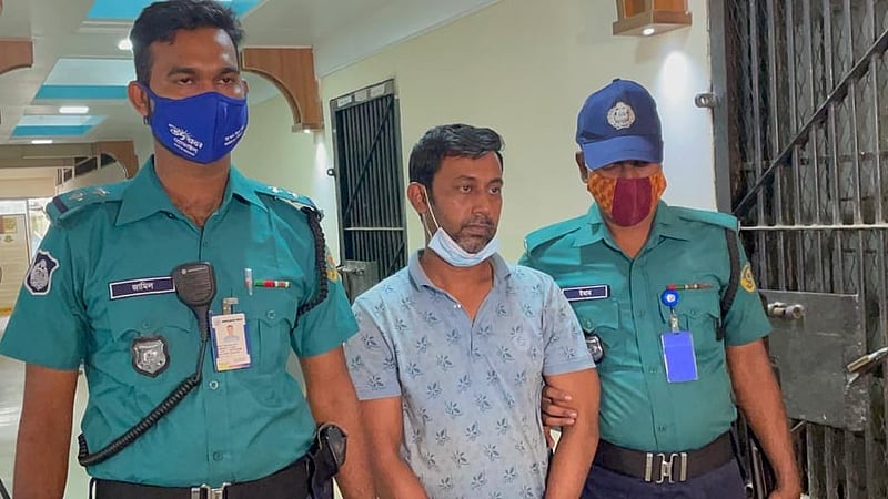টাকা আত্মসাতে ‘ছিনতাই-নাটক’ সাজিয়ে ধরা