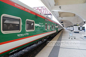 কোচ পাল্টে ছুটল মোহনগঞ্জ এক্সপ্রেস