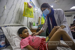 ডাক্তারি পড়ে অন্য পেশায় যাওয়ার ঝোঁক বাড়ছে কেন