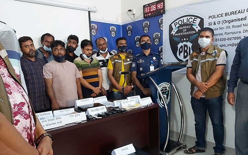 চাকরির প্রলোভন দেখিয়ে প্রতারণা, গ্রেপ্তার ৬