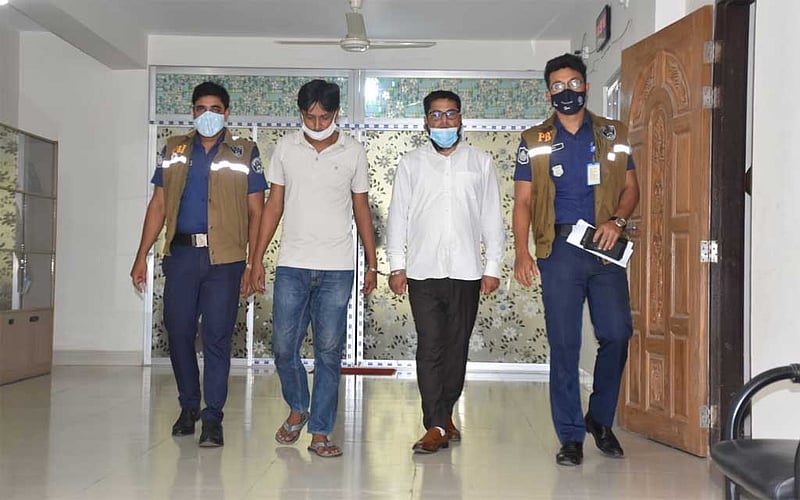 ‘উপসচিব পরিচয়ে প্রতারণার’ অভিযোগে দুইজন গ্রেপ্তার