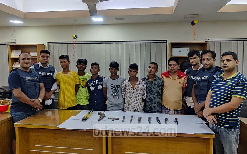 চট্টগ্রামে ফ্লাইওভারে ‘ছিনতাই-ডাকাতি’ করতেন তারা