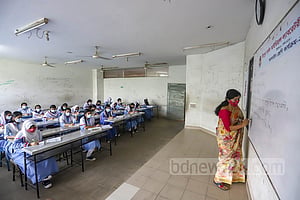 ষষ্ঠ-সপ্তমে নতুন রুটিন, কেবল প্রশিক্ষিত শিক্ষক নেবেন ক্লাস