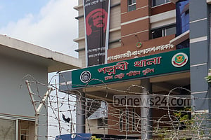 পুলিশের অভিযানের মধ্যে তরুণীর আত্মহত্যার ঘটনায় অপমৃত্যু মামলা