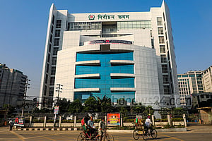 ভোটের লড়াইয়ে শেষ পর্যন্ত কারা, জানার অপেক্ষা