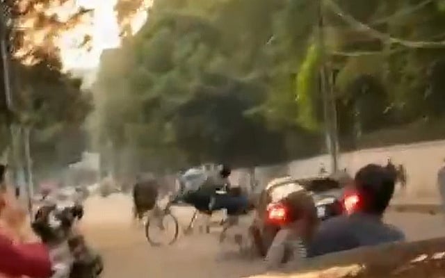 রিকশা গুঁড়িয়ে দেওয়া গাড়িটি চালাচ্ছিল এক আইনজীবীর কিশোর ছেলে: পুলিশ