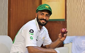 বোলিংয়ে শক্তি বাড়াল পাকিস্তান
