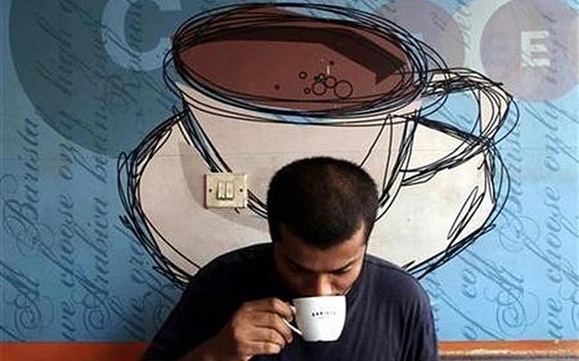 কফি বা চা পানের পর দাঁত ব্রাশ করা ক্ষতিকর