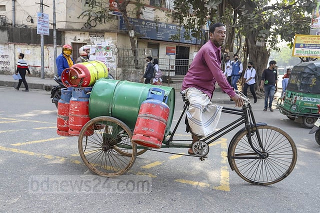 অগাস্টে এলপিজি কেজিতে ৩ টাকা কমল