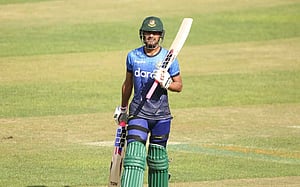 ব্যাটসম্যানদের দাপটের দিনে ৫ সেঞ্চুরি