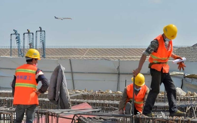 World Bank sees sharp world growth slowdown, 'hard landing' risk for poorer nations