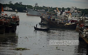 ভবন থেকে খালে লাফ, প্রাণ গেল ২ কিশোরের