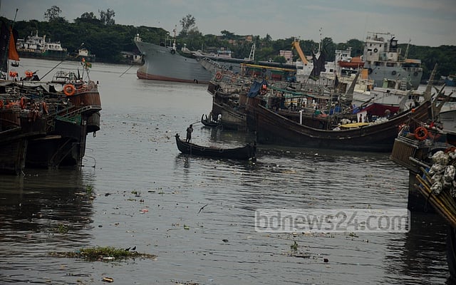 ভবন থেকে খালে লাফ, প্রাণ গেল ২ কিশোরের