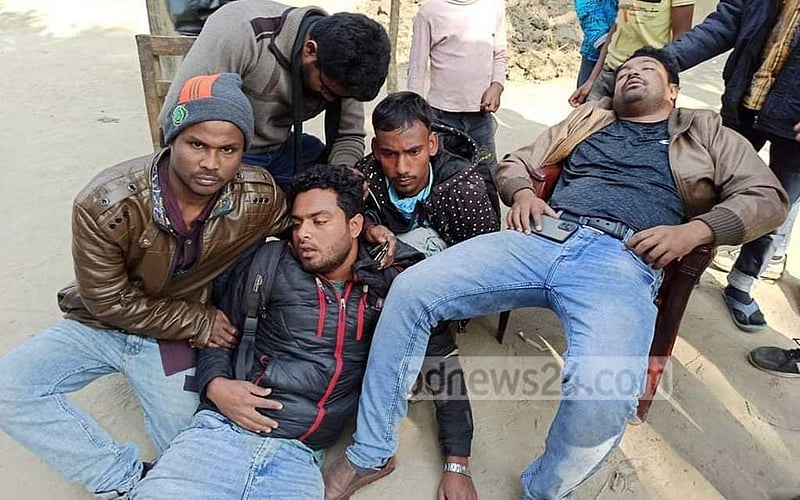 ঠাকুরগাঁওয়ে ৩ সাংবাদিককে মারধরের অভিযোগ নৌকার সমর্থকদের বিরুদ্ধে