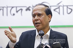 মিডিয়া সবাইকে চাপে রাখে: সিইসি