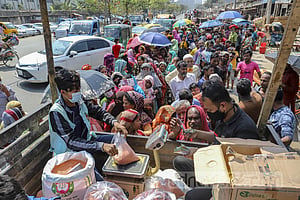 কার্ড ছাড়াও ঢাকায় খোলা ট্রাক থেকে কেনা যাবে নিত্যপণ্য