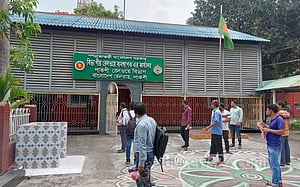 বিনা টিকেটে ট্রেন ভ্রমণ: পাবনায় একদিনে ১ লাখ ৩৩ হাজার টাকা আদায়
