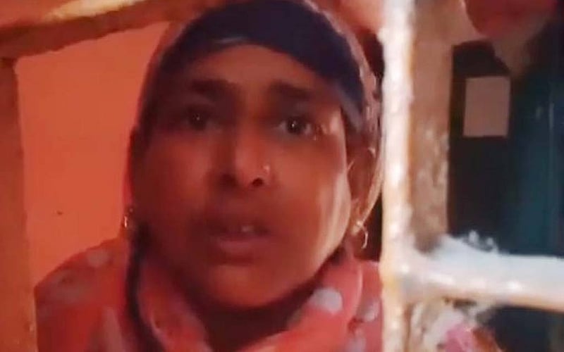 নওগাঁয় ছাত্রকে ‘প্রস্রাব খাওয়ানো’ সেই শিক্ষিকা বরখাস্ত