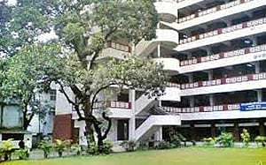 ঢাকা সিটি কলেজ ও ধানমণ্ডি আইডিয়াল শিক্ষার্থীরা সংঘর্ষে