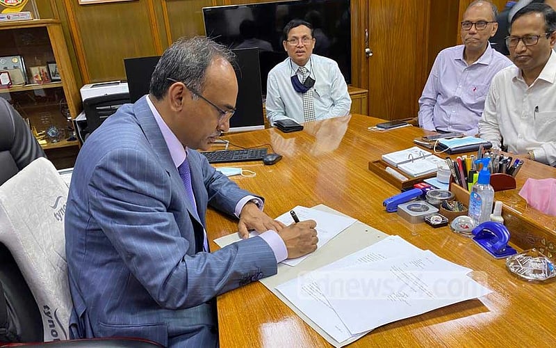 Abdur Rouf Talukder joins Bangladesh Bank as governor