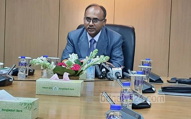 আইএমএফ-বিশ্ব ব্যাংকের সঙ্গে ঋণ নিয়ে  ওয়াশিংটনে গভর্নরের আলোচনা