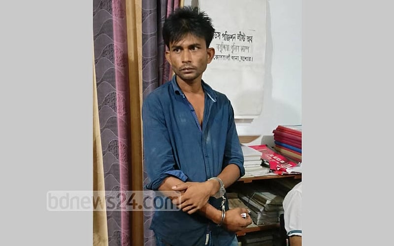 যশোরে স্ত্রী ও ২ মেয়েকে হত্যার পর থানায় হাজির