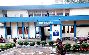 নওগাঁয় মায়ের সামনে প্রাণ হারাল শিশু ফাতেমা