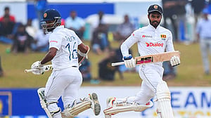 রমেশের ৫ উইকেটের পর বড় লক্ষ‍্য দেওয়ার পথে শ্রীলঙ্কা