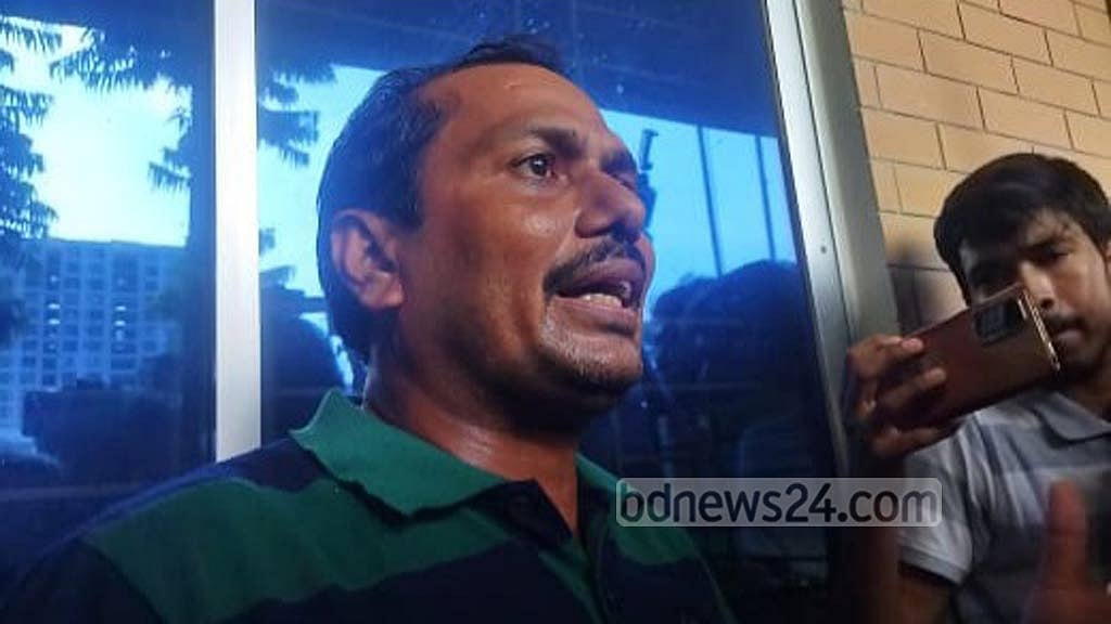 কমলাপুরে রনিকে প্রশ্ন: ধাওয়া খেলেন 'আওয়ামী লীগ কর্মী'