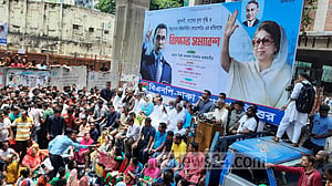 আস্তে কন, ঘোড়া ভি হাসবো