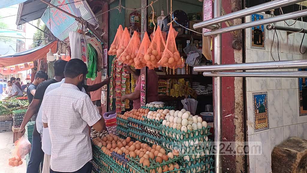 ডিমের অস্বাভাবিক দর: সন্দেহ পোল্ট্রি ‘করপোরেটদের’ দিকে