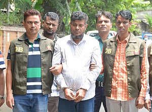 বরখাস্ত পুলিশ সদস্য জাল নোট চক্রে, সঙ্গে ব্যাংককর্মীও