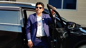 আজিজুলের মদকাণ্ডে এখন ‘বিব্রত’ আওয়ামী লীগের নেতারা