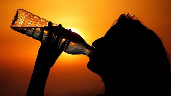 সকালে উঠেই কি পানি পান ভালো?
