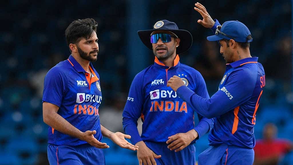 হোপকে ছাপিয়ে খুনে ইনিংসে নায়ক আকসার
