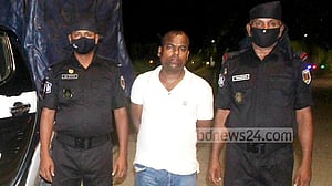 চট্টগ্রামে বেশি দামে ট্রেনের টিকেট বিক্রি, যুবক গ্রেপ্তার