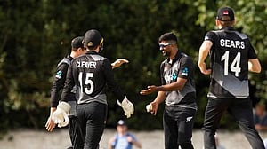 রেকর্ড রানের পর নিউ জিল্যান্ডের সিরিজ জয়