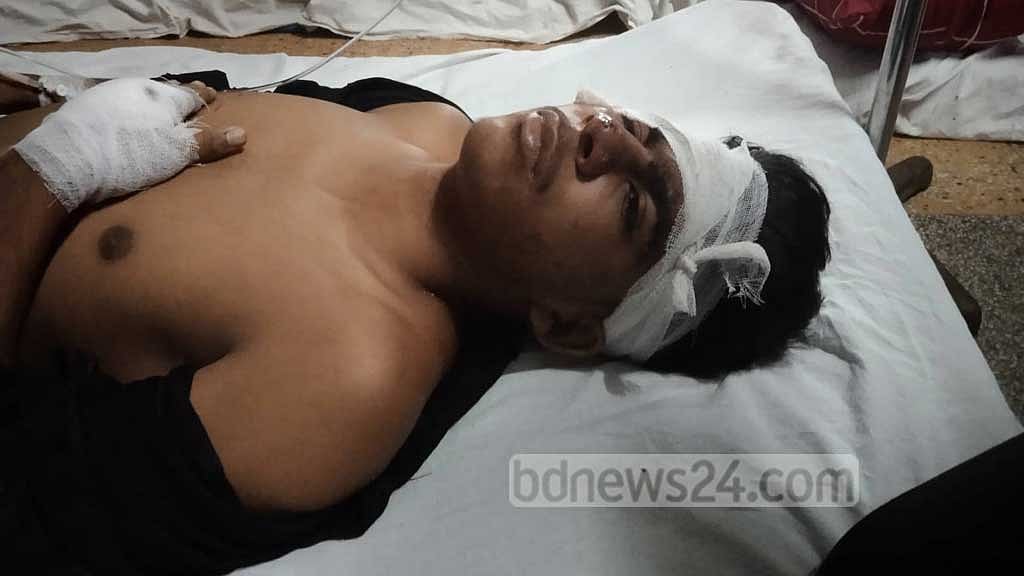 ‘মাইক্রোবাসের পেছনের সিটে বসায় বেঁচে গেছি!’
