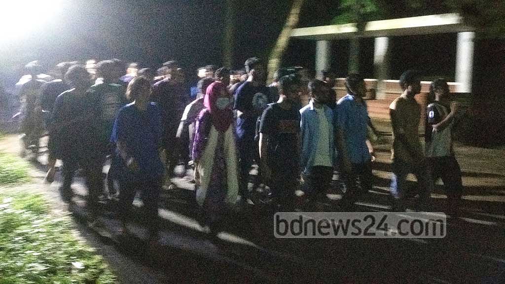 শাবি শিক্ষার্থী খুন: আশ্বাসে সড়ক ছাড়ল সহপাঠীরা, মামলা দায়ের