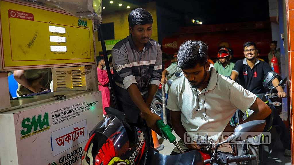 ডিজেল ও কেরোসিনের দাম এক ধাক্কায় ৪২.৫%; অকটেন ও পেট্রোলে ৫১% বাড়ল