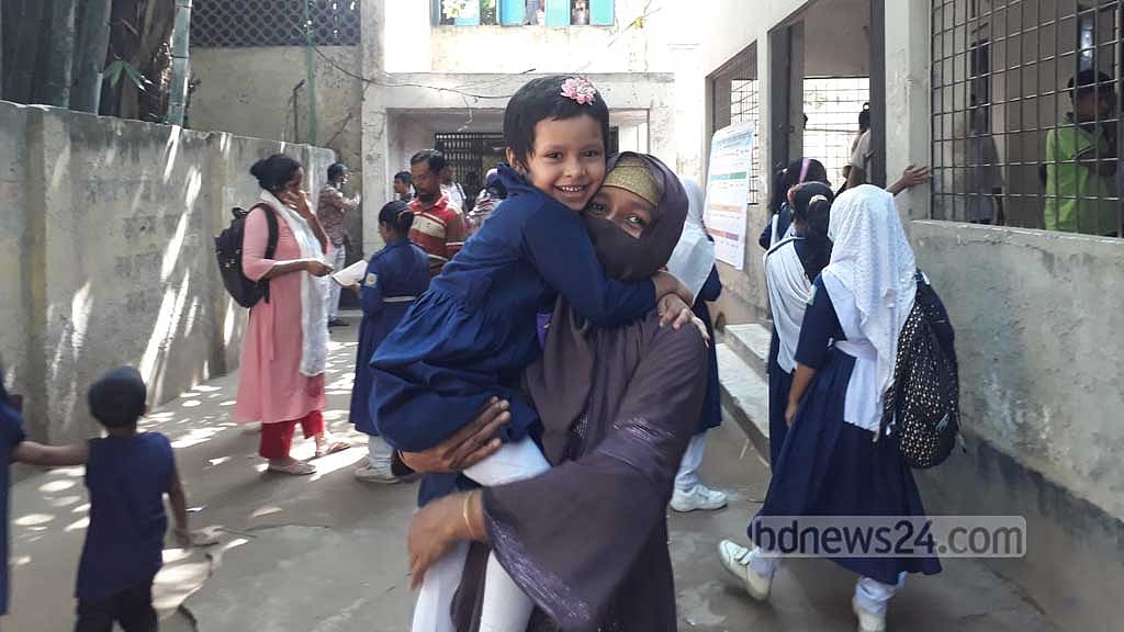 টিকা নিয়ে কাটলো ভয়, মিললো চকোলেট