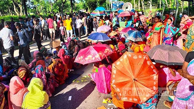 চা শ্রমিক আন্দোলন অব্যাহত: মৌলভীবাজারে কয়েক স্থানে অবরোধ
