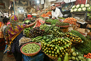 মাছ-মাংস-ডিম নয়, শুধু সবজির ফরিয়াদ