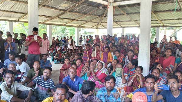 মৌলভীবাজারে শ্রমিকদের কর্মবিরতি অব্যাহত, নানামুখী চাপে চা-শিল্প