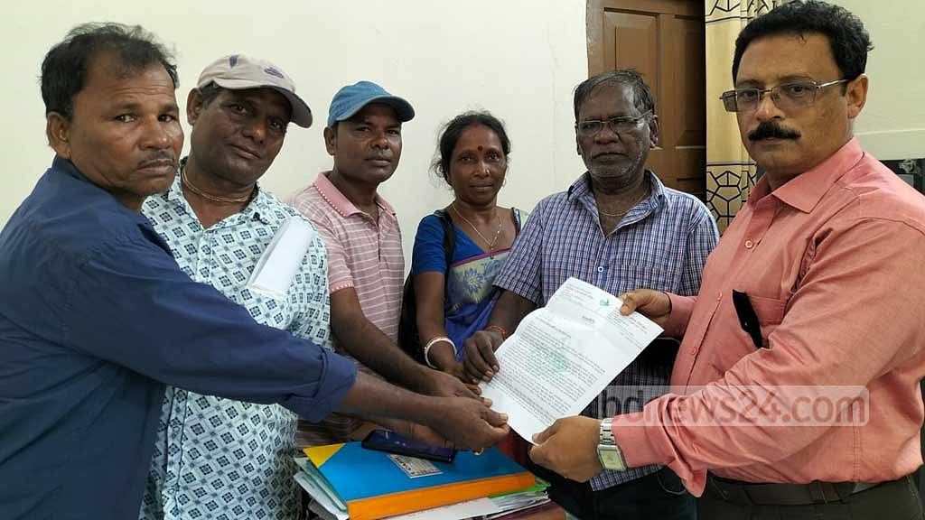মজুরি বাড়াতে প্রধানমন্ত্রীর হস্তক্ষেপ চান চা শ্রমিকরা