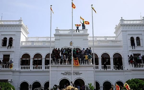বাংলাদেশও কি শ্রীলঙ্কার পরিণতি বরণ করতে যাচ্ছে?