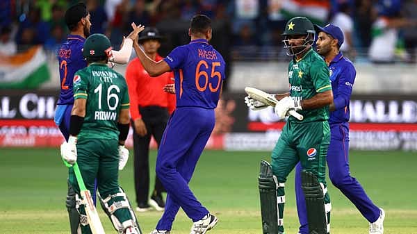 ক্রিকেটীয় স্পিরিটের দারুণ নজির দেখালেন ফখর